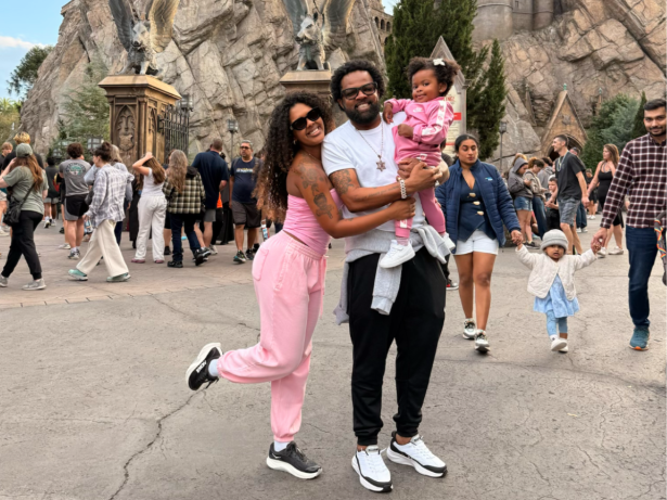 Xande de Pilares faz pausa para curtir dias de descanso na Disney com a família