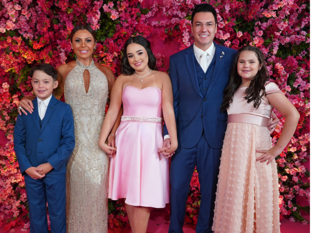 Filha de Vinícius, dupla de João Bosco, celebra 15 anos com festa luxuosa