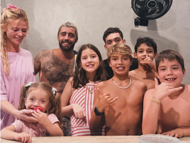 Scooby mostra festa surpresa para Dom com irmãos reunidos após crítica de Luana Piovani