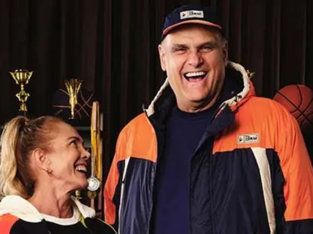 Última homenagem em vida: Oscar Schmidt foi celebrado no Hall da Fama por filho e Hortência