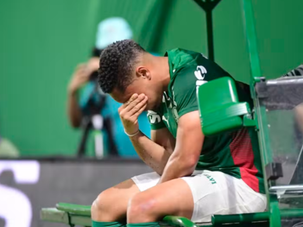 Lesionado, Vitor Roque será operado e deve retornar apenas depois da Copa do Mundo
