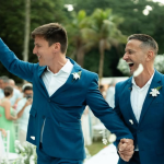 Ex-repórter do “Mais Você”, Felipe Suhre troca alianças com diretor em casamento no Rio