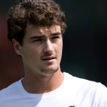 João Fonseca estreia com autoridade e avança em Wimbledon após vitória sobre ex-top 10