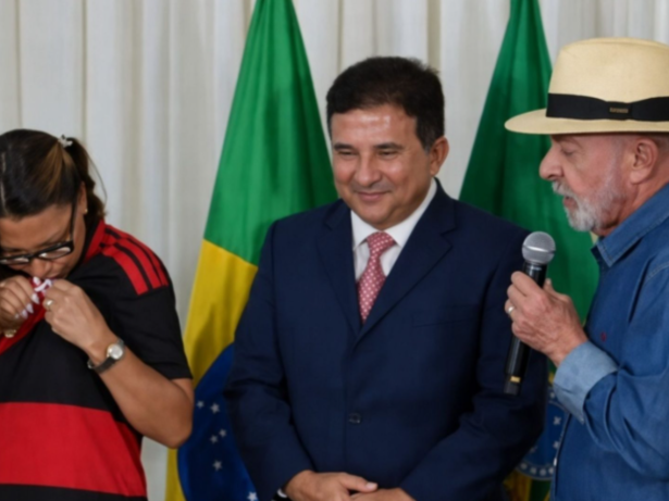 “Não traz nenhum prejuízo pro futebol”, afirma Lula sobre fim das bets