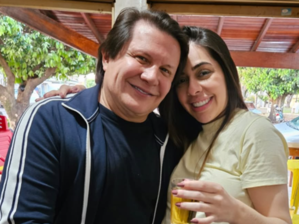 Namorada de Giovani publica recado após críticas ao relacionamento: “Explicação nenhuma”
