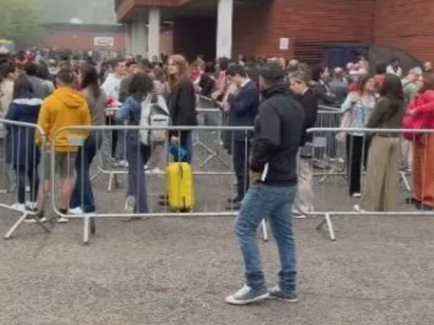 Brasileiros chegam para votar em Londres e descobrem erro da Justiça Eleitoral no título
