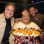 Carmem Virgínia, chef do Altar Cozinha Ancestral, prepara jantar para Will Smith