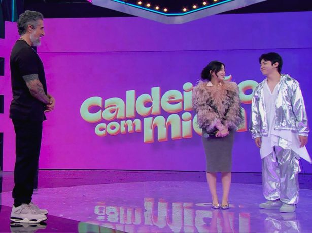 Multiverso? Em “Volta por Cima”, Jin participa do “Caldeirão com Mion” e ganha beijo de Hana