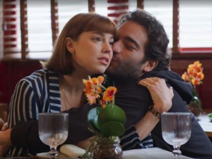 Solange (Alice Wegmann) e Afonso (Humberto Carrão) em 