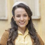 Larissa Manoela viverá personagem misteriosa e com duas versões em “Êta Mundo Melhor!”