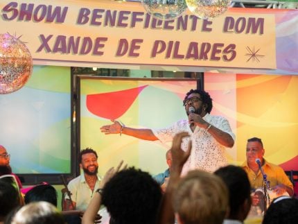 Xande de Pilares em show na novela "Volta por Cima"