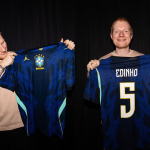 Ed Sheeran exibe blusa do Brasil estampada com apelido que ganhou dos fãs