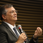 Dino manda suspender pagamento de emendas da saúde ao analisar irregularidades
