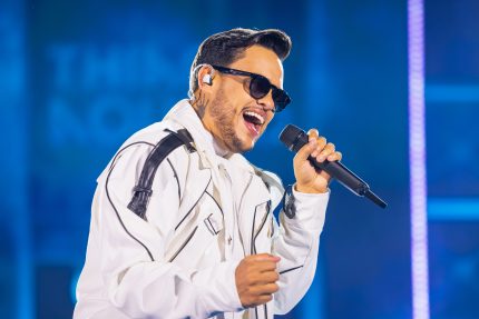 Thiago Aquino reúne multidão em Paraisópolis e grava DVD “Hoje é Dia de Favela” em noite histórica