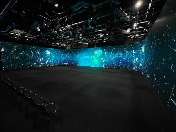 Afinal, que telão gigante é esse que a RedeTV! inaugurou? São 160m² de LED
