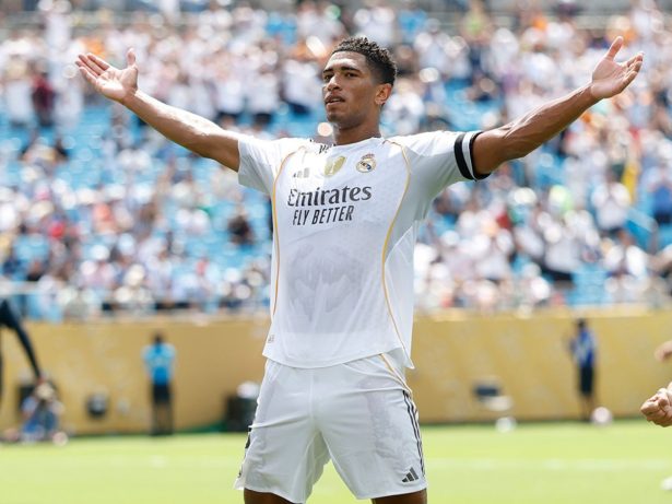 Real Madrid vence Pachuca em partida marcada por protocolo antiracismo