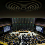 Deputados criticam ampliação de vagas na Câmara: “Não resolve nenhum problema”