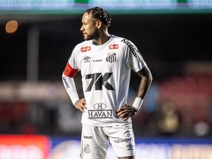 Neymar Jr em campo contra o Vasco