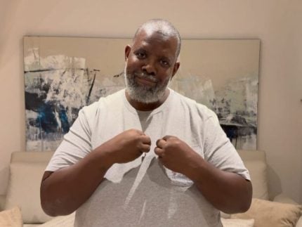 “Deixa de estar entre a gente para estar na gente”, diz Péricles em adeus a Arlindo Cruz