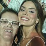Camila Queiroz rebate críticas após falar sobre a profissão da mãe em podcast
