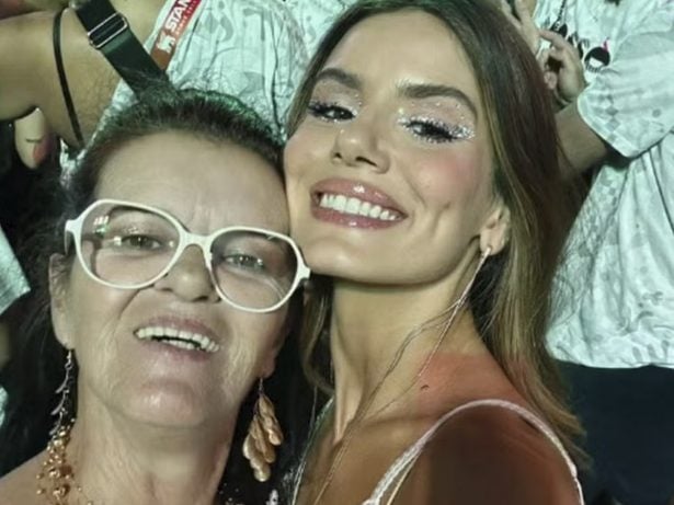 Camila Queiroz rebate críticas após falar sobre a profissão da mãe em podcast