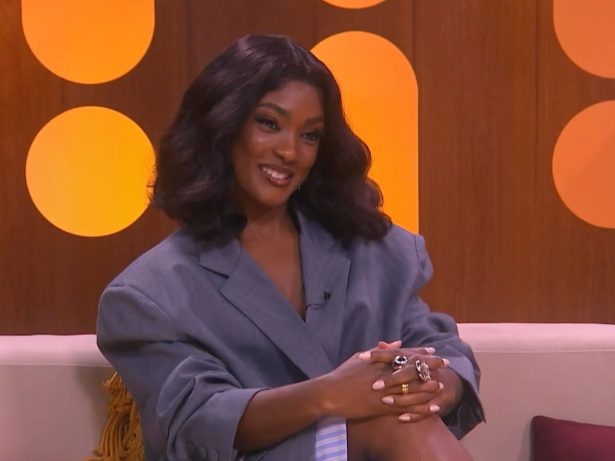 Erika Januza relembra descontrole com cartão de crédito: “Meu nome ficou sujo”