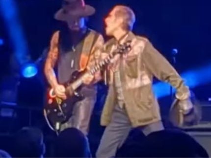 Esbarrão, socos e descontrole! Vocalista do Jane’s Addiction se enfurece com guitarrista