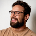 Rafael Cardoso será diretor de universidade honesto, polido e preocupado em nova novela vertical