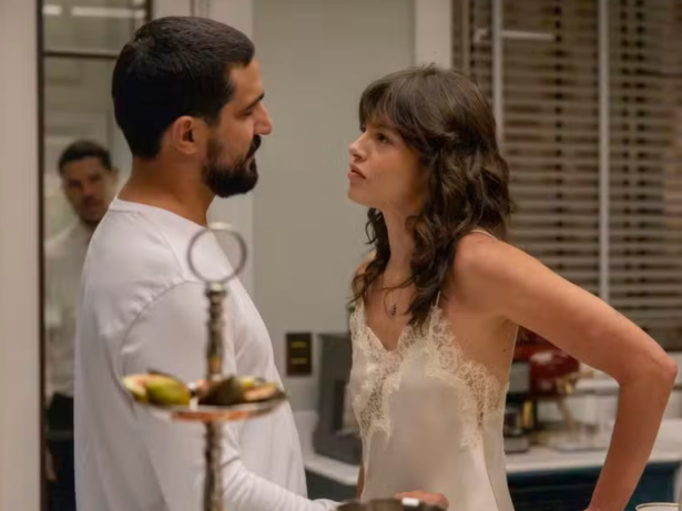 “Quem Ama Cuida”: Ingrid beija Heitor, mas ganha rival inesperada