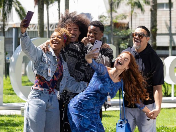 Ryan chega ao “Domingão com Huck” e “Dona de Mim” ganha clima de crossover na Globo