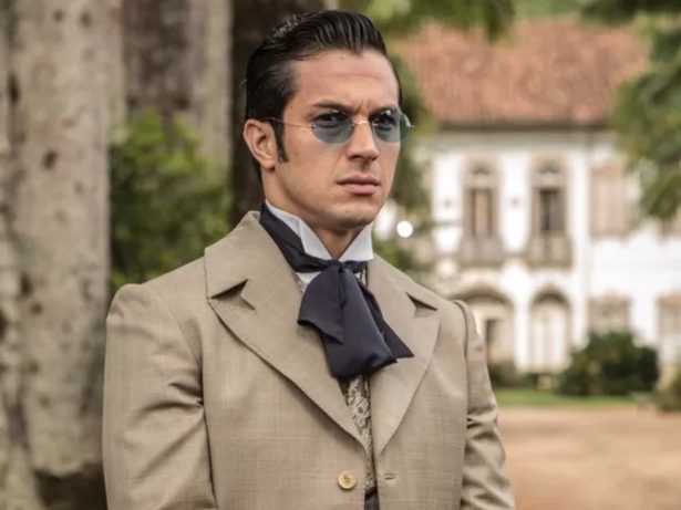 Em alta, Romulo Estrela aparece em dose dupla na programação da Globo