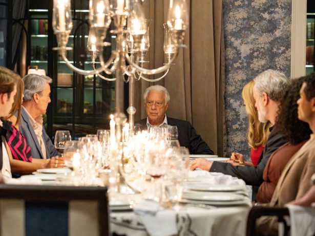 Jantar vira caos após Arthur fazer anúncio de casamento relâmpago em “Quem Ama Cuida”