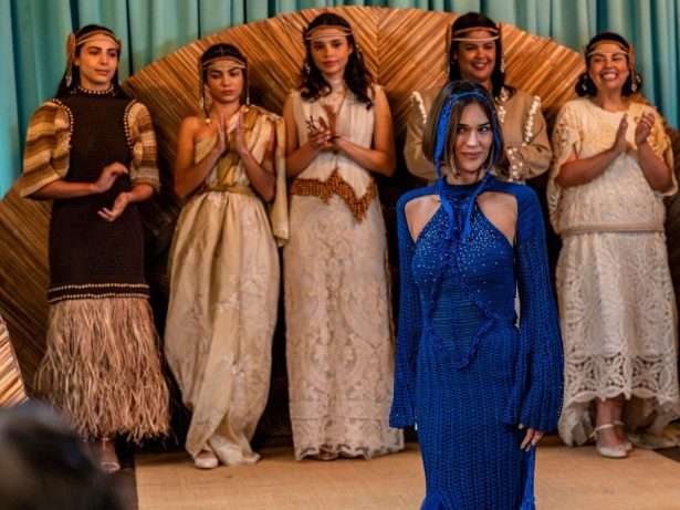 Alika inaugura ateliê e promove desfile histórico em “A Nobreza do Amor”