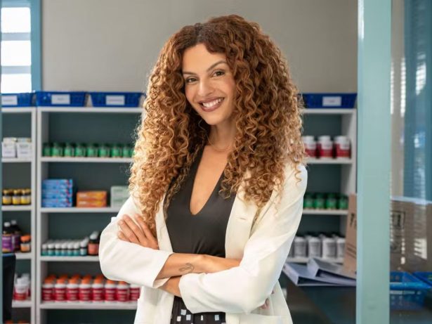 Opinião: Gabriela Loran rompe clichês e emociona o público como Viviane em “Três Graças”