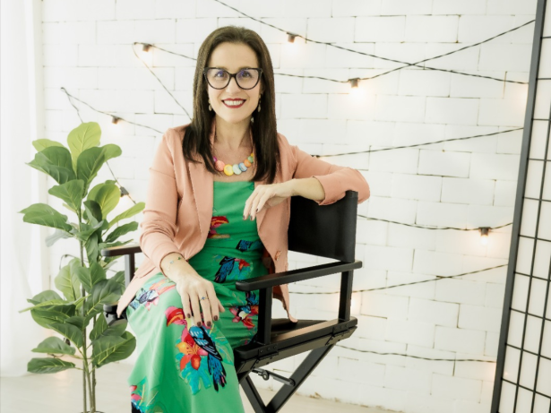 Vida real invade “Por Você”: Viviani Rayes volta à TV após cinco anos afastada