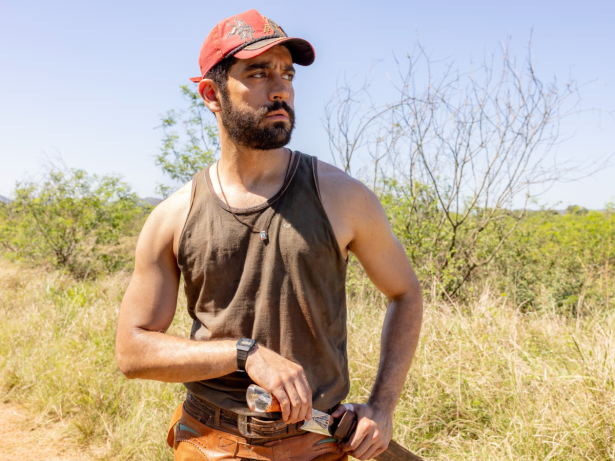 Miguel Rômulo surge como vaqueiro em primeira foto de “Lá na Minha Terra”