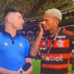 Jogador do Flamengo descobre ao vivo sobre ida de Gabigol para o Cruzeiro; reação viraliza