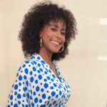 Maju Coutinho mostra como está a barriguinha de grávida durante rotina de trabalho