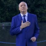 Quem é o pastor Eduardo Costa, que virou alvo de polêmica ao aparecer de calcinha e peruca