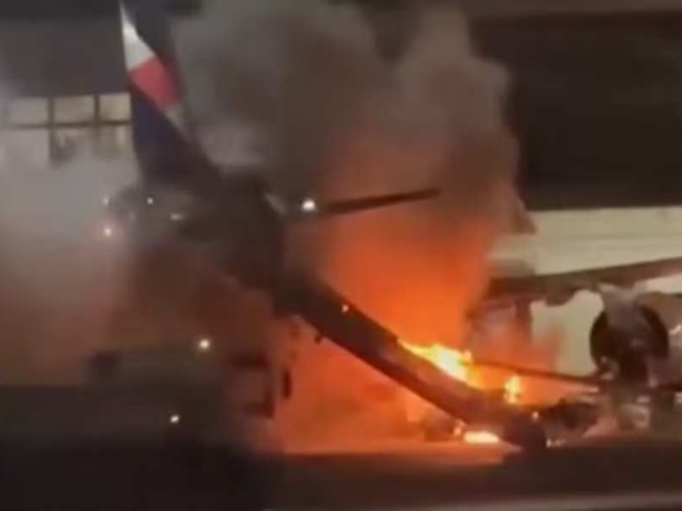 Esteira de bagagem pega fogo e avião é evacuado no aeroporto de Guarulhos