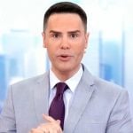 Opinião: “Alô Você”, com Luiz Bacci, acerta no tom e dá nova cara às manhãs do SBT