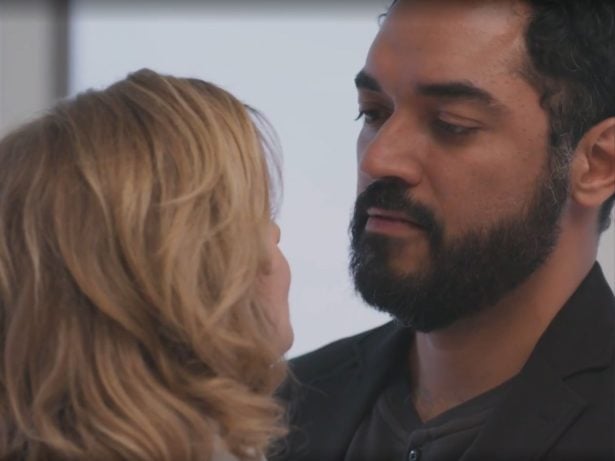 Odete e Mário Sérgio se rendem ao desejo e acabam na cama em “Vale Tudo”
