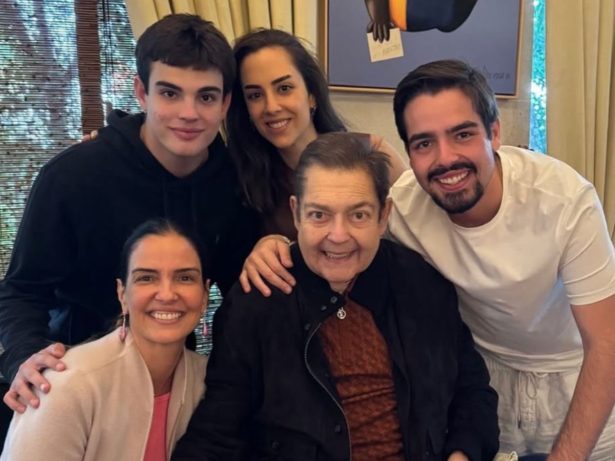 Em meio à reclusão, Faustão faz 76 anos e ganha homenagem comovente da esposa