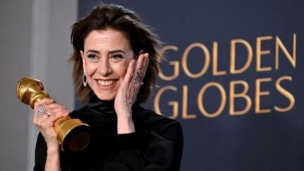 (Fernanda Torres conquista o Globo de Ouro como Melhor Atriz por ‘Ainda Estou Aqui’ / Foto: Robyn Beck / AFP)