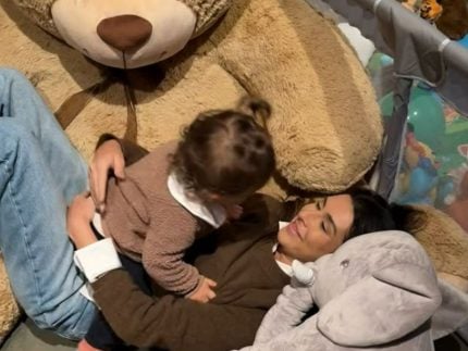 Fernanda Paes Leme desabafa após ficar 10 dias longe da filha: “Chorei de saudade dela”
