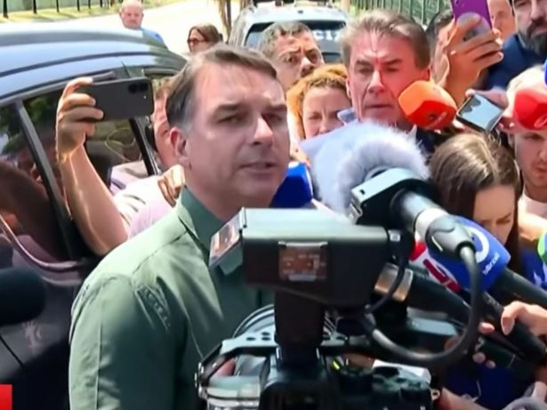 “Energia renovada”: Flávio Bolsonaro fala após visitar o pai