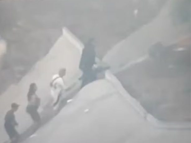 Drones da polícia captam momento em que criminosos fogem da Vila Cruzeiro no Rio
