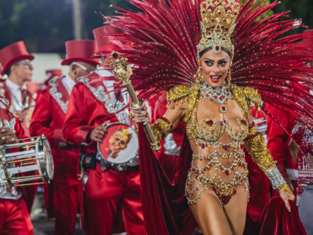 Juliana Paes anuncia saída do posto de rainha de bateria da Viradouro: “Não posso seguir”