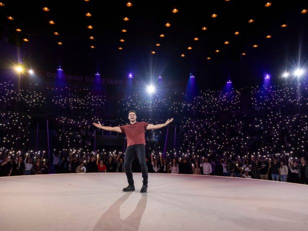 ”Oi, Deus, sou eu de novo”: livro de Deive Leonardo se destaca nos mais vendidos da Amazon Brasil