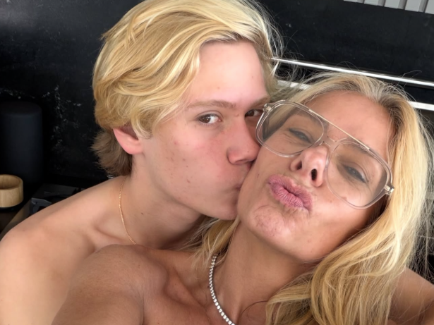 Adriane Galisteu mata a saudade do filho após mudança dele para a Suíça: “Amando tanto”